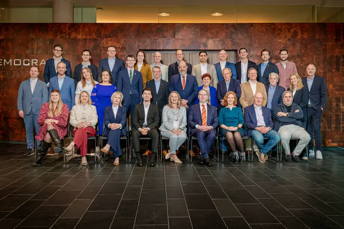 Thumbnail Fotografie oude en nieuwe raad gemeente Waalwijk