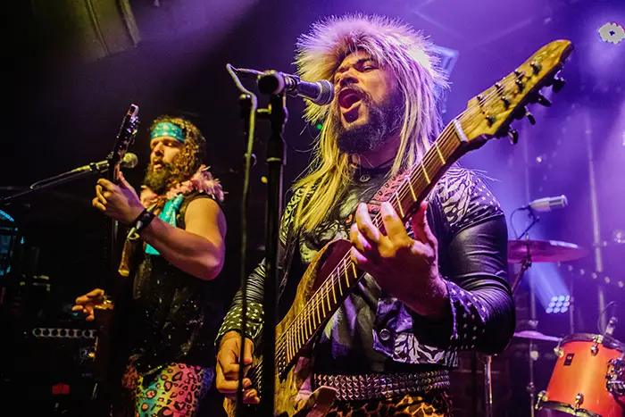 dit zijn wij Hiske en Michael award winnende trouwfotograaf bruidsfotografie brabant den bosch tilburg eindhoven breda gezellige ontspannen bruidsfotografie