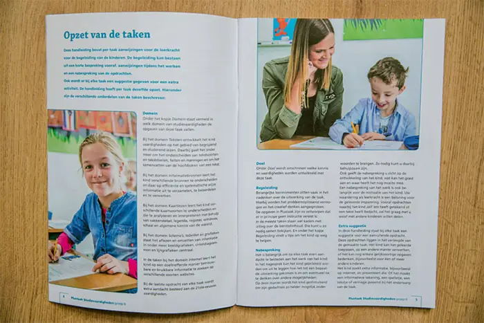 Lesmateriaal boek met redactionele fotografie verzorgd door een professionele zakelijke fotograaf uit Brabant 